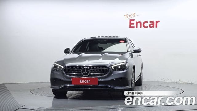 Mercedes-Benz E-Class — фото 1