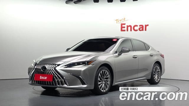 Lexus ES300h — фото 1