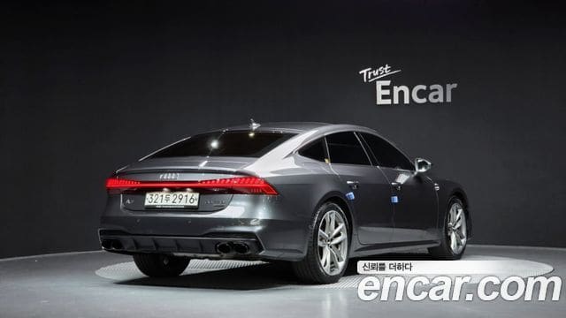 Audi A7 — фото 1
