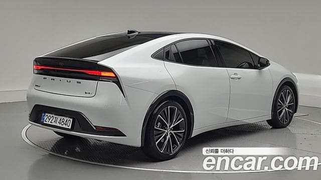 Toyota Prius — фото 1