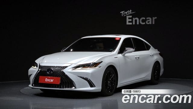 Lexus ES300h — фото 1