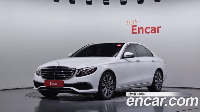 Mercedes-Benz E-Class — фото 1