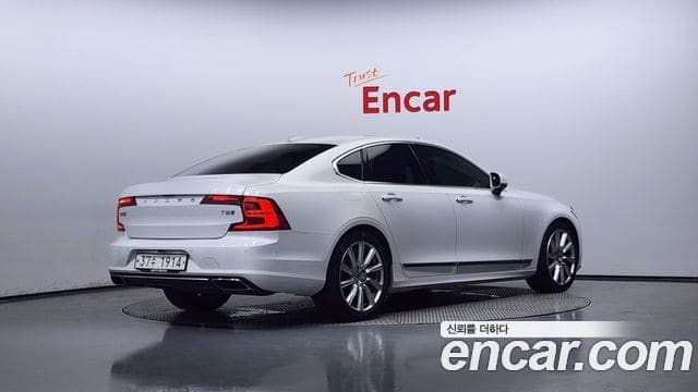 Volvo S90 — фото 1