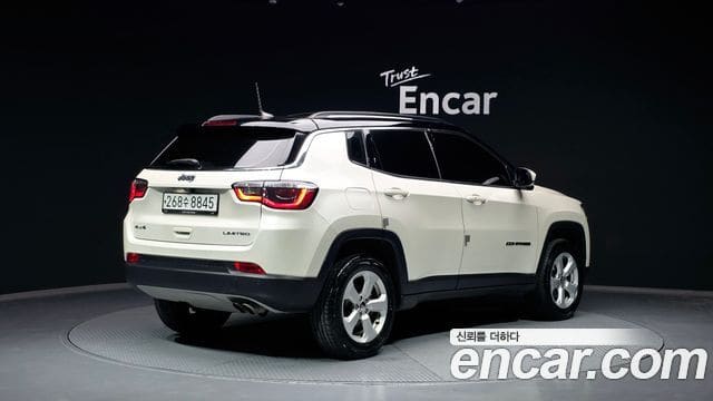 Jeep Compass — фото 1
