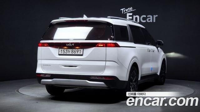 Kia Carnival — фото 1