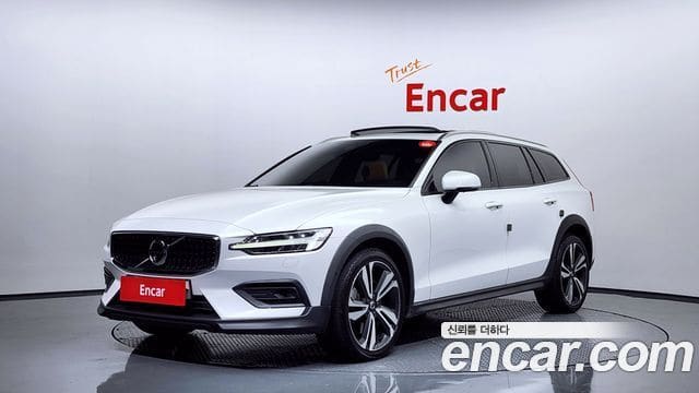 Volvo V60 Cross Country — фото 1