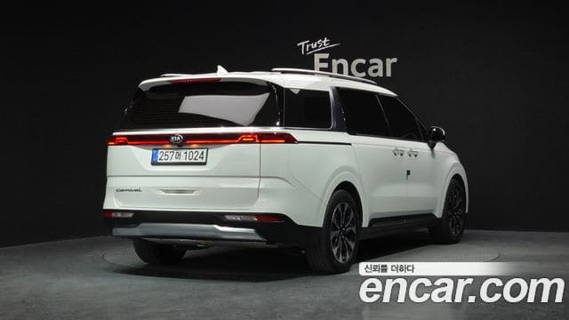 Kia Carnival — фото 1