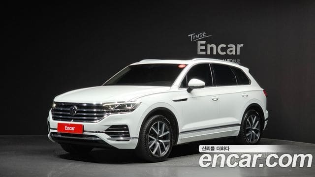 Volkswagen Touareg — фото 1