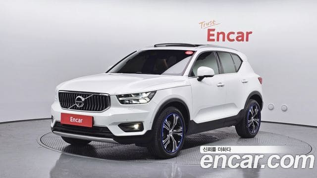 Volvo XC40 — фото 1