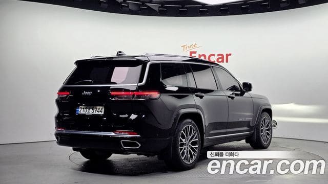 Jeep Grand Cherokee — фото 1