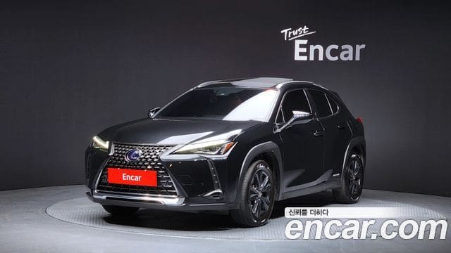 Lexus UX250h — фото 1