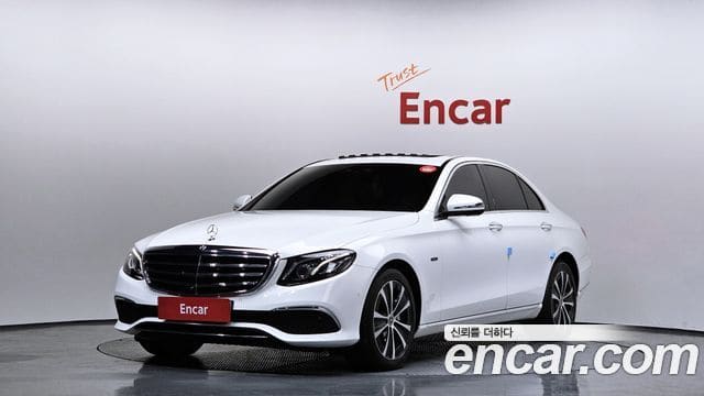 Mercedes-Benz E-Class — фото 1