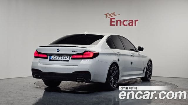 BMW 5 Series — фото 1