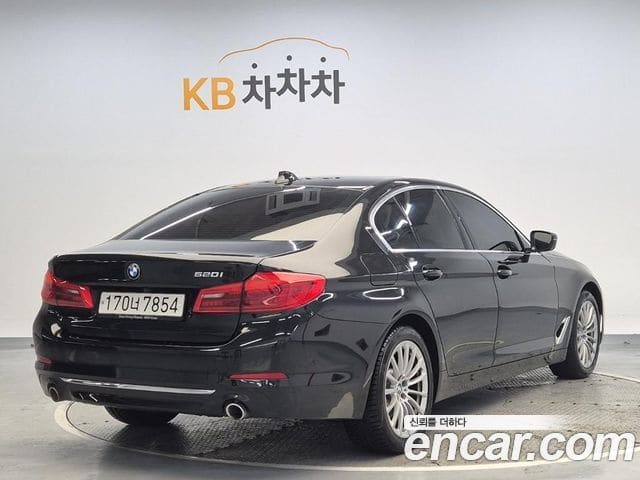 BMW 5 Series — фото 1