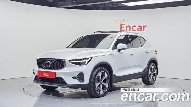 Volvo XC40 — фото 1