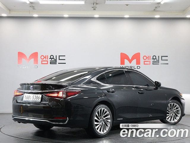 Lexus ES300h — фото 1