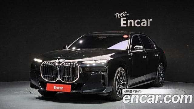 BMW 7 Series — фото 1
