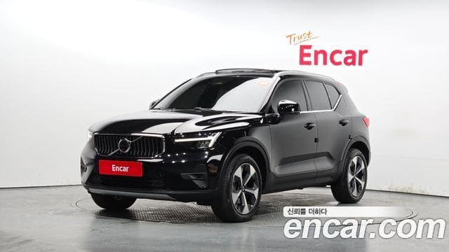 Volvo XC40 — фото 1