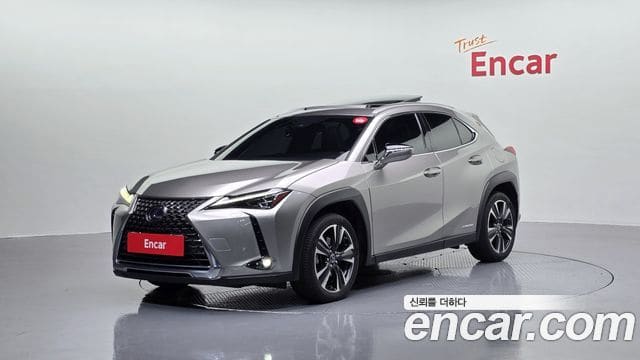 Lexus UX250h — фото 1