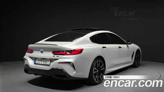 BMW 8 Series — фото 1