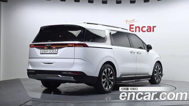 Kia Carnival — фото 1