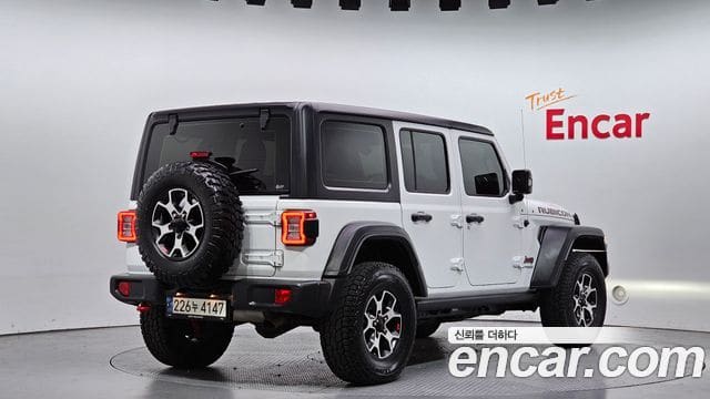 Jeep Wrangler — фото 1