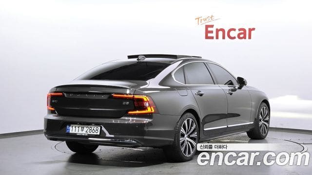 Volvo S90 — фото 1