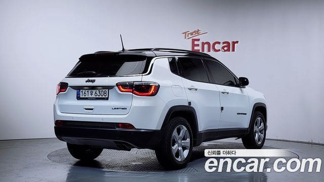 Jeep Compass — фото 1