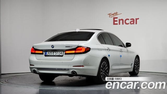 BMW 5 Series — фото 1