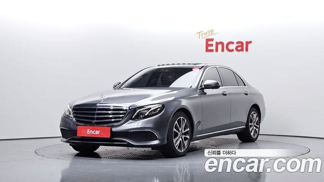 Mercedes-Benz E-Class — фото 1