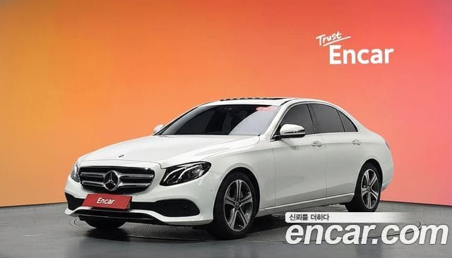 Mercedes-Benz E-Class — фото 1