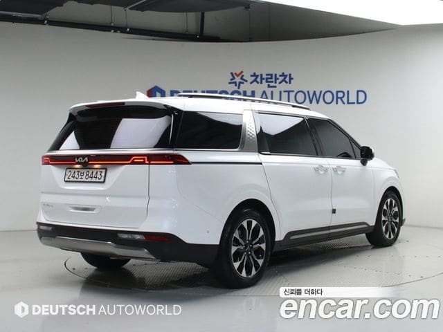 Kia Carnival — фото 1