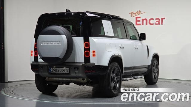 Land Rover Defender — фото 1