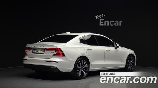 Volvo S60 — фото 1
