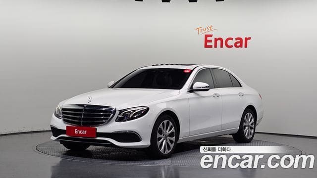 Mercedes-Benz E-Class — фото 1