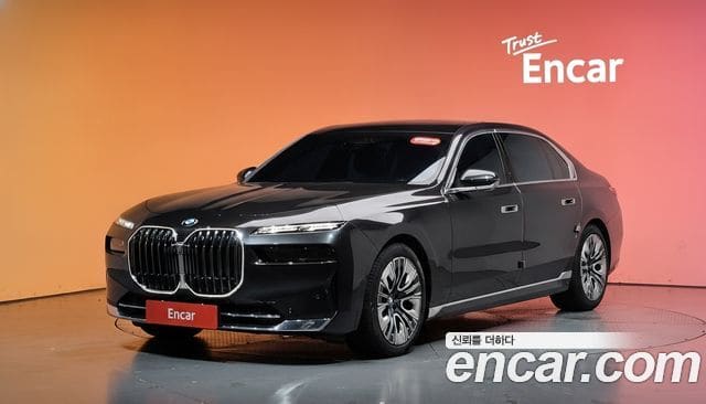 BMW 7 Series — фото 1