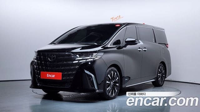 Toyota Alphard — фото 1