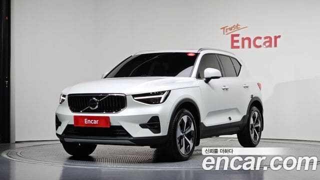 Volvo XC40 — фото 1