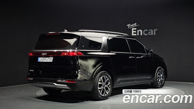 Kia Carnival — фото 1