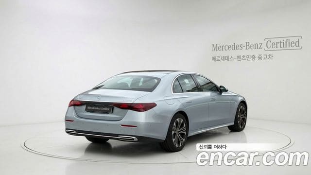 Mercedes-Benz E-Class — фото 1