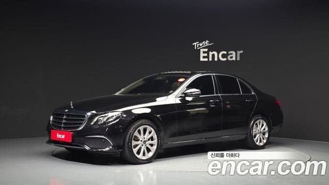 Mercedes-Benz E-Class — фото 1
