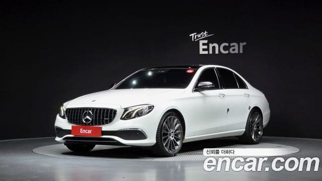 Mercedes-Benz E-Class — фото 1