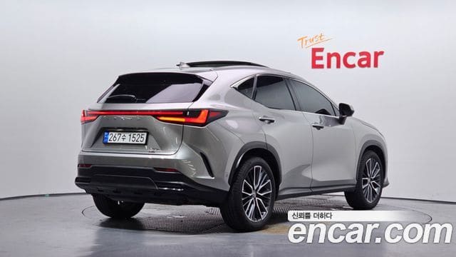 Lexus NX350h — фото 1