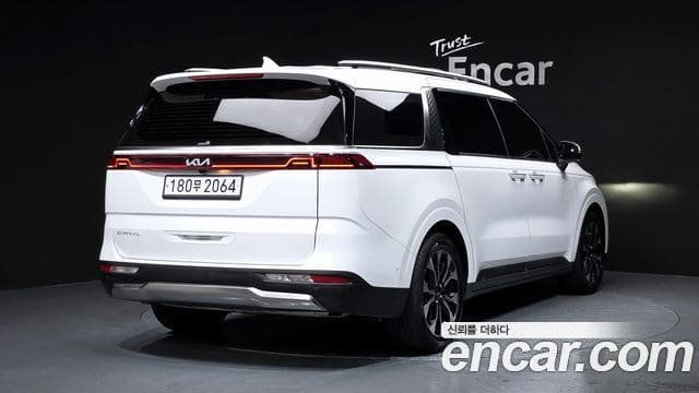 Kia Carnival — фото 1