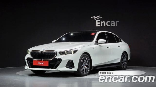 BMW 5 Series — фото 1