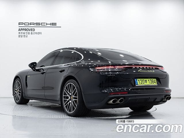 Porsche Panamera — фото 1