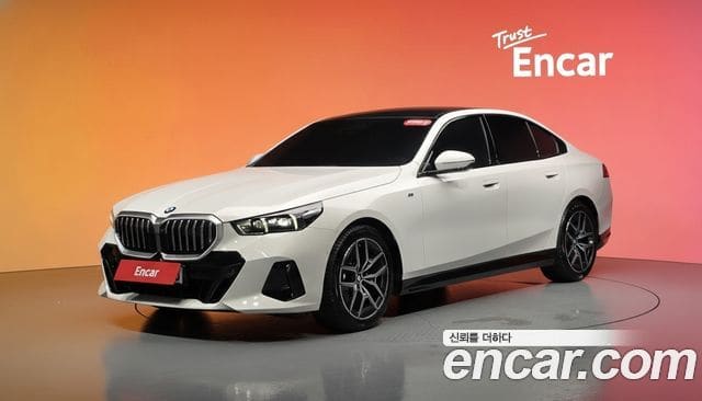 BMW 5 Series — фото 1