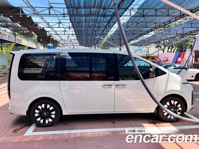Hyundai Staria — фото 1