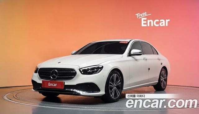 Mercedes-Benz E-Class — фото 1