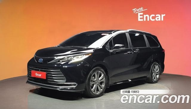 Toyota Sienna — фото 1